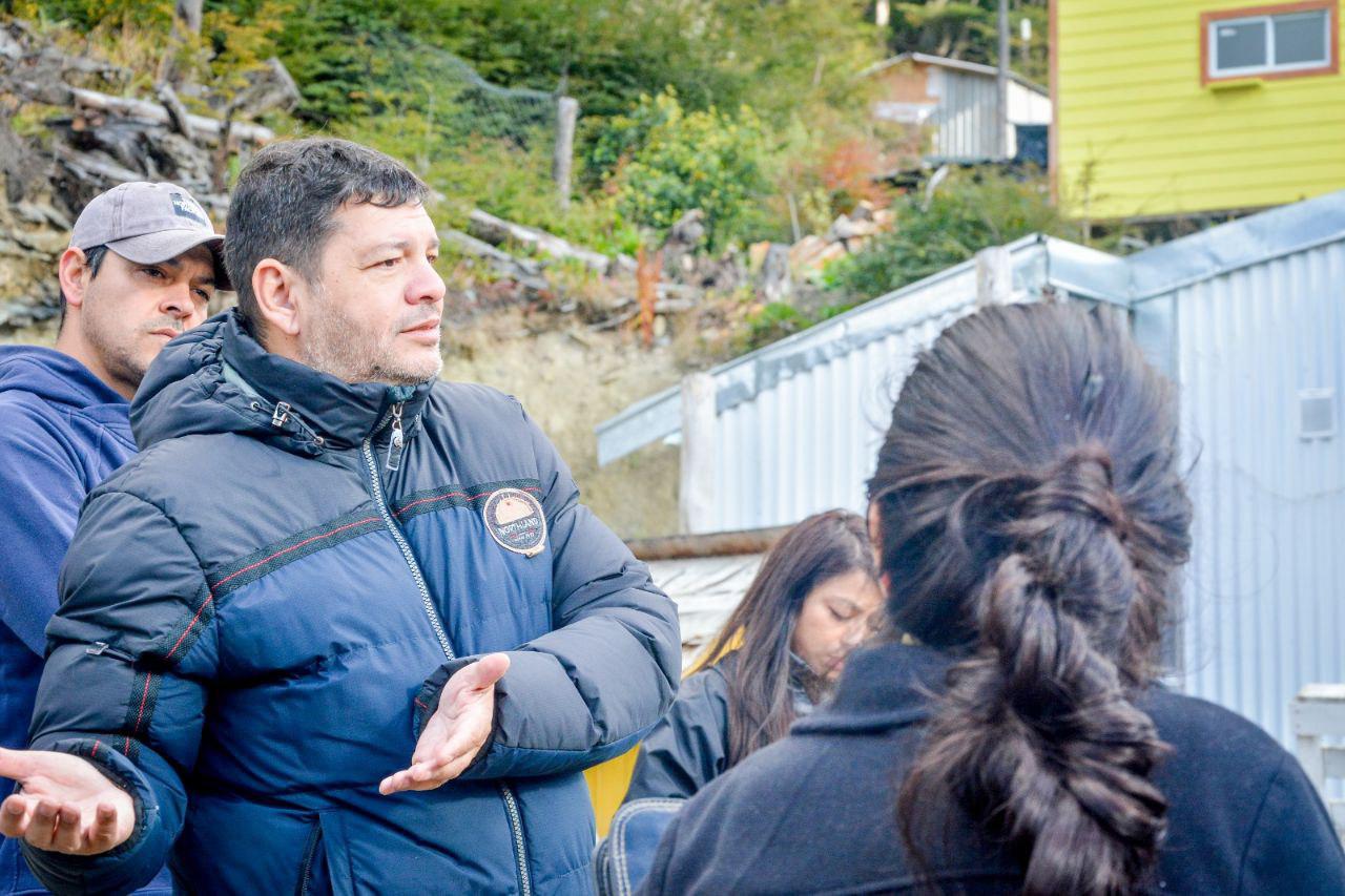 photo_4911580748822196009_y