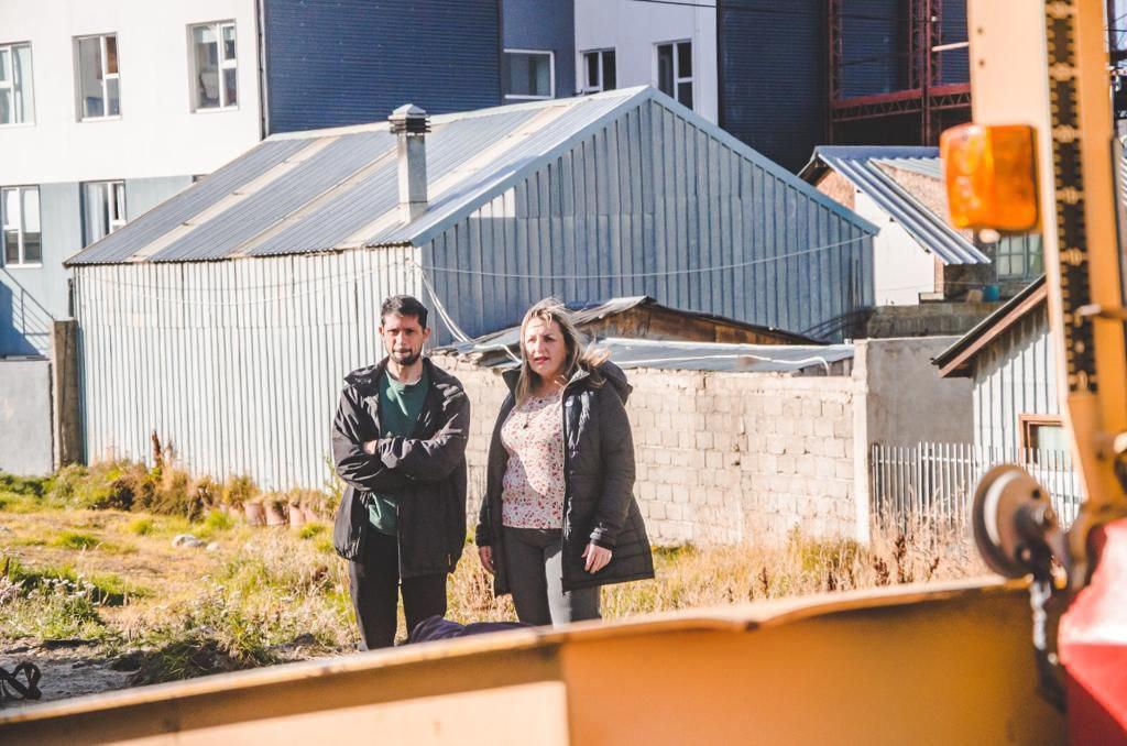 photo_4997193397085252247_y