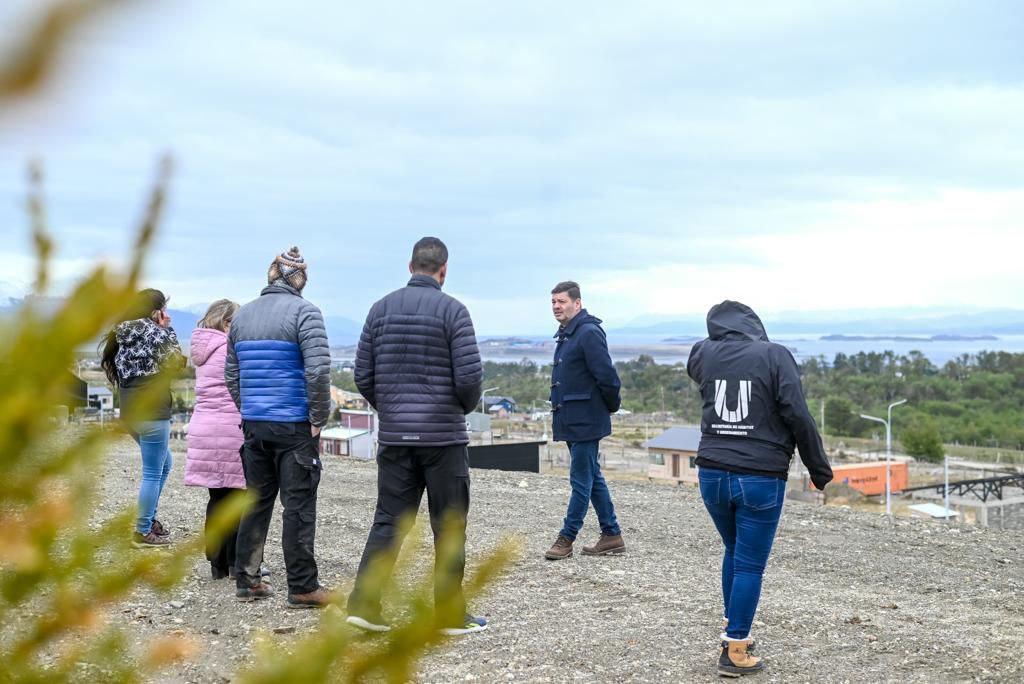 photo_5046613605780401189_y