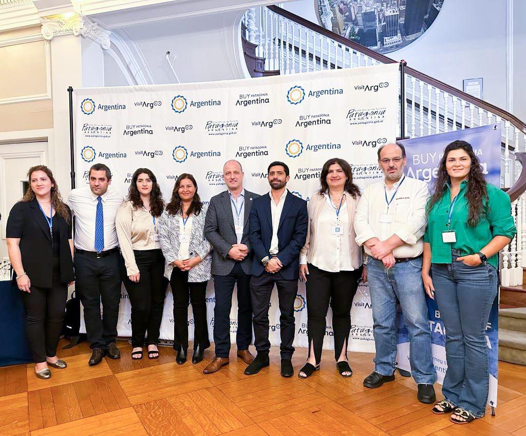 photo_5167910856678288502_y