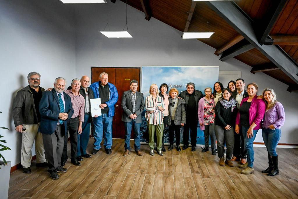 photo_5037574559343160251_y