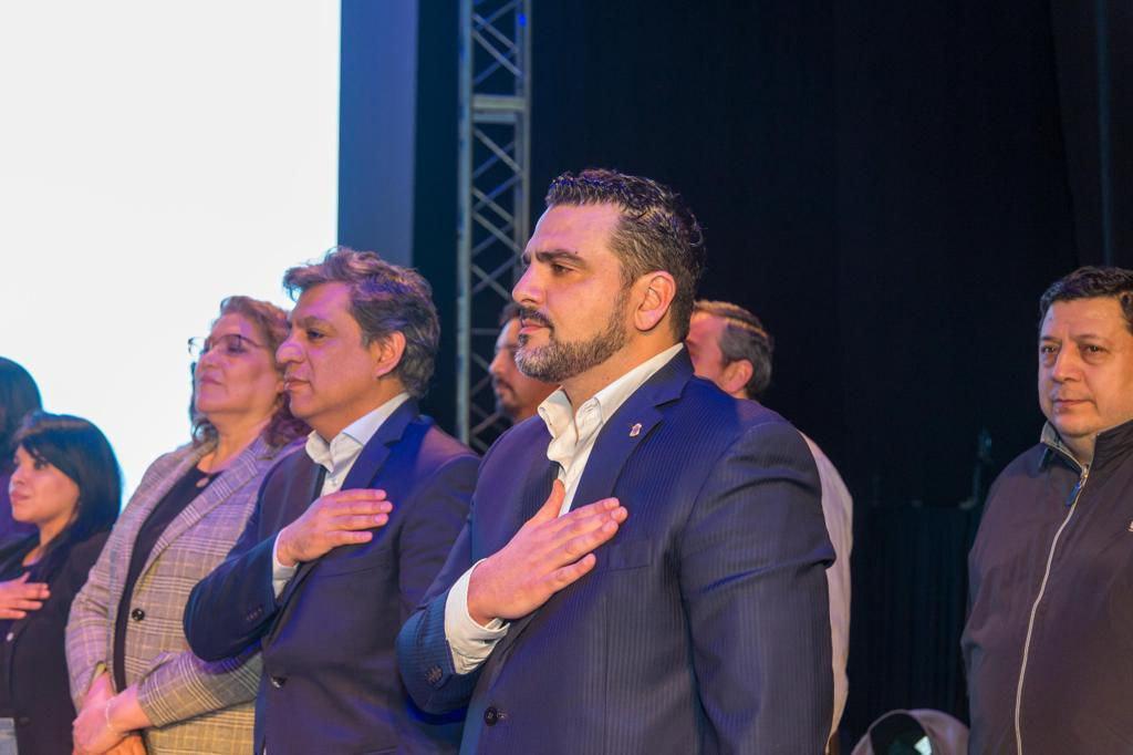 photo_5186149035868794075_y