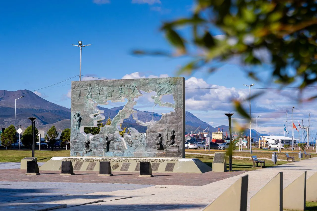 photo_5134134404937616152_y