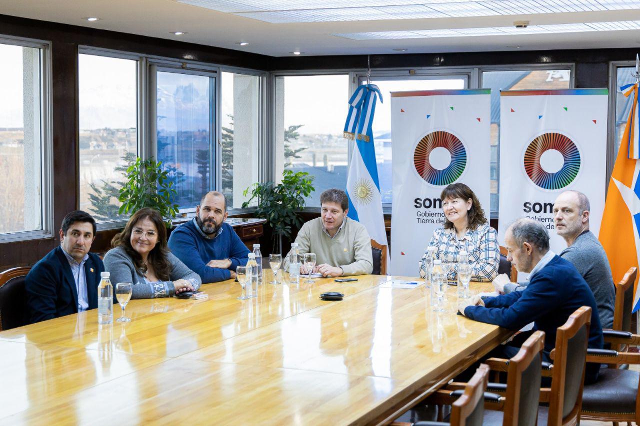 photo_5107537845723180193_y