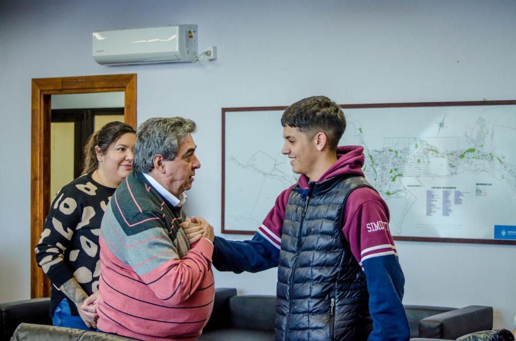 photo_5107372712820583569_y