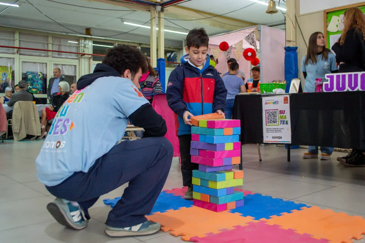 photo_4911640444572642644_y