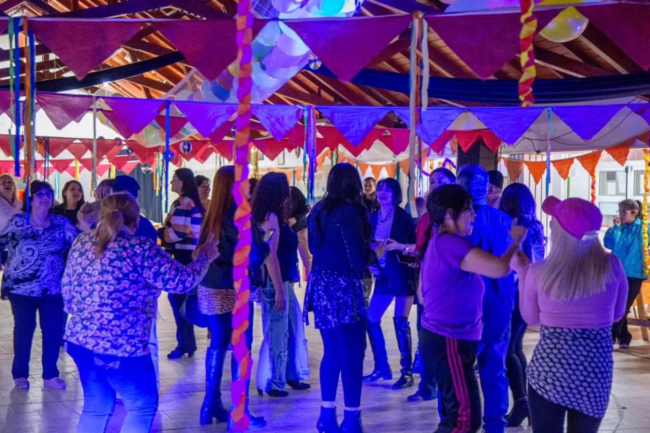 photo_5066677644287913998_y