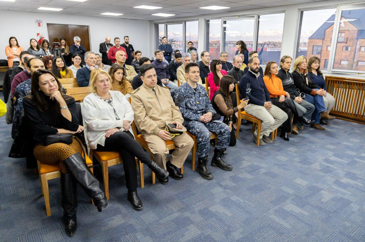 photo_5100409797739654164_y