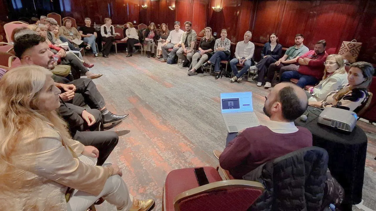 photo_5037648248097058900_y