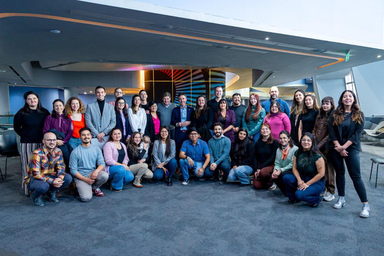 photo_5154868028842814536_y