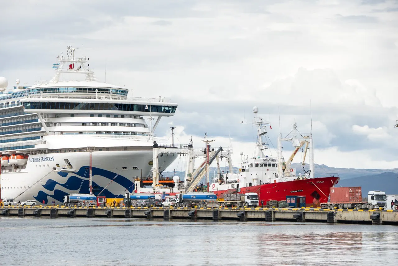 photo_5132171875466284040_y