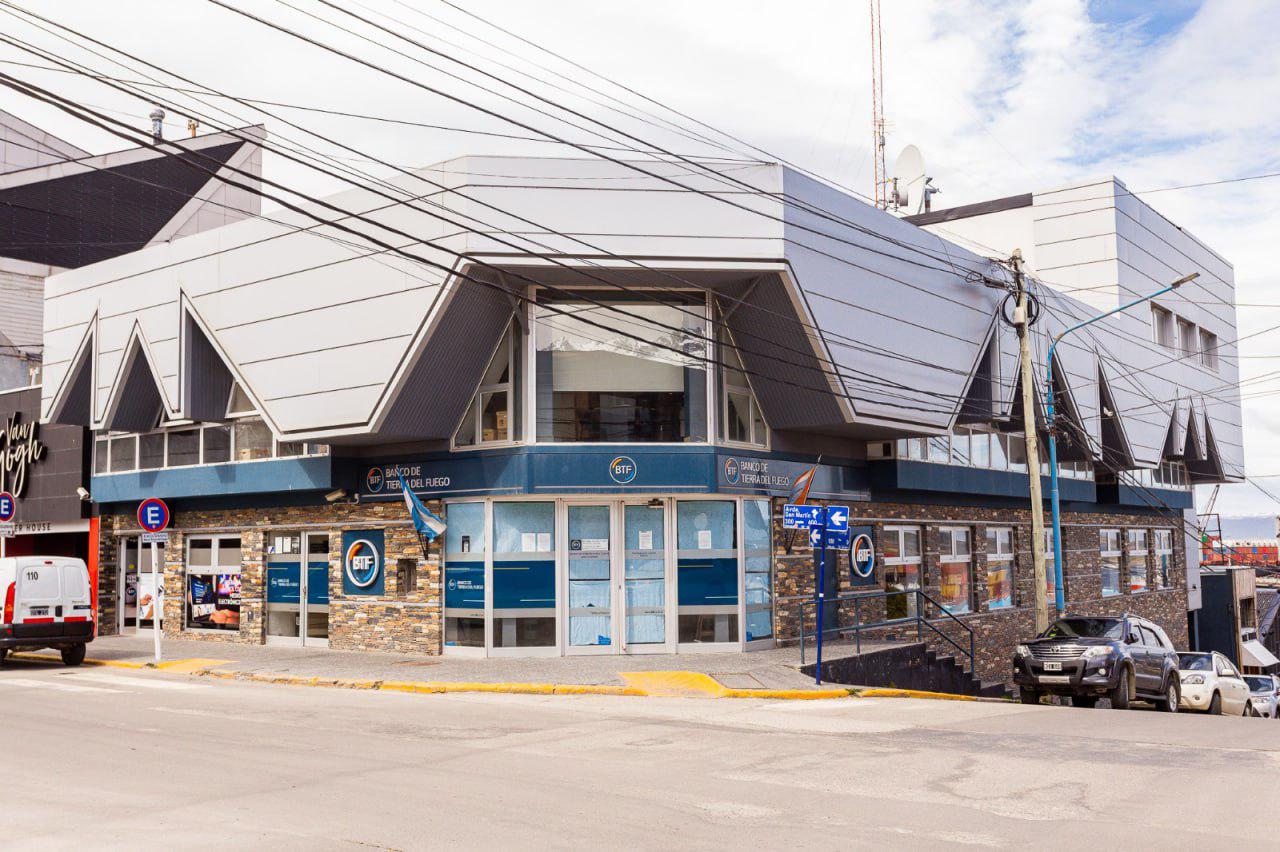 photo_5145767469883960570_y