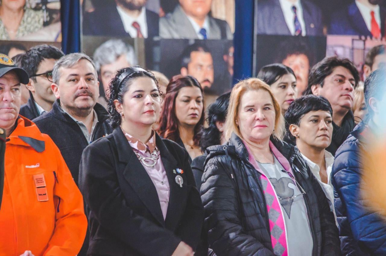 photo_5172581229885762449_y