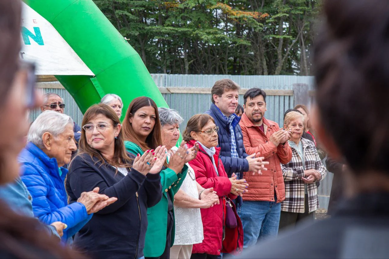 photo_5181397788430896054_y