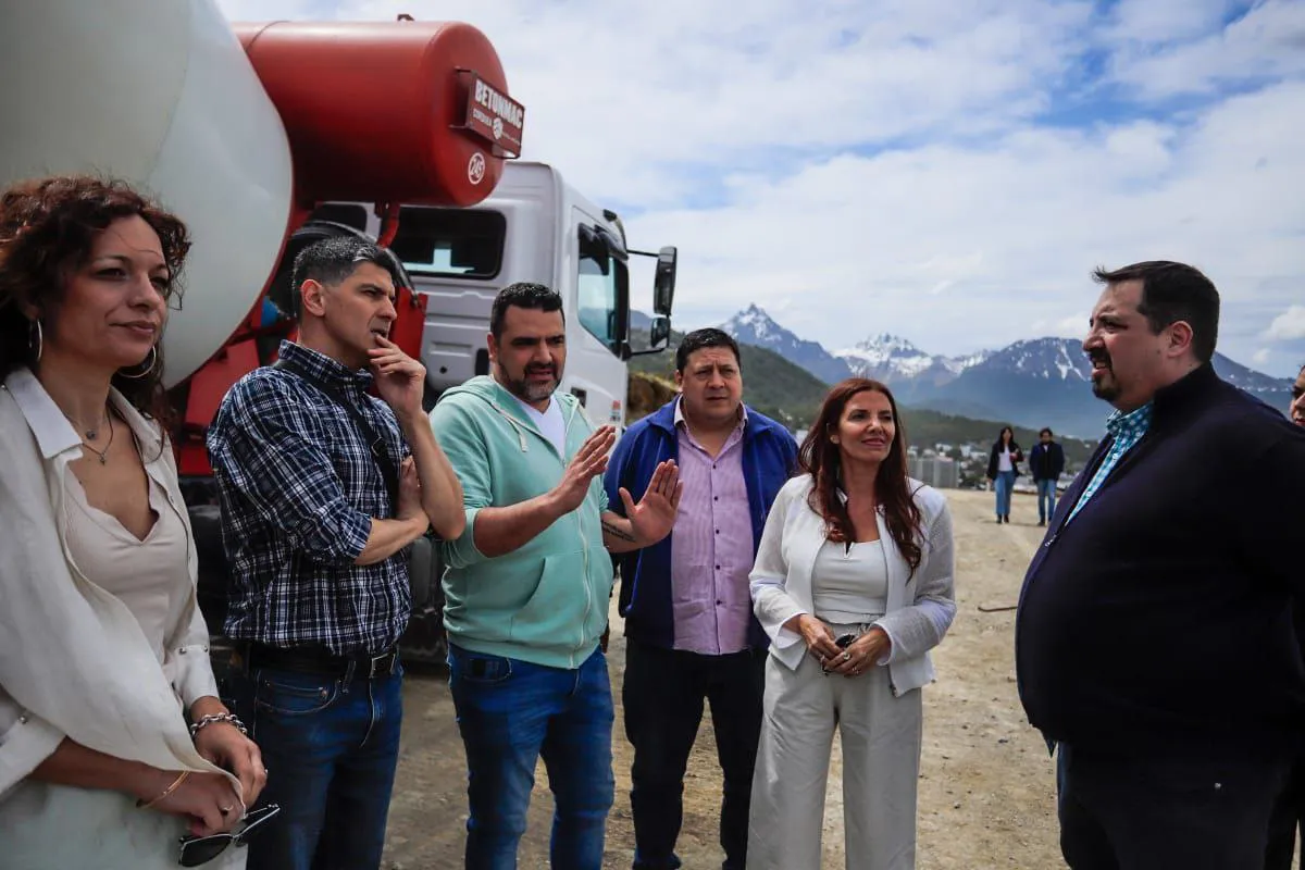 photo_5046497469864717934_y