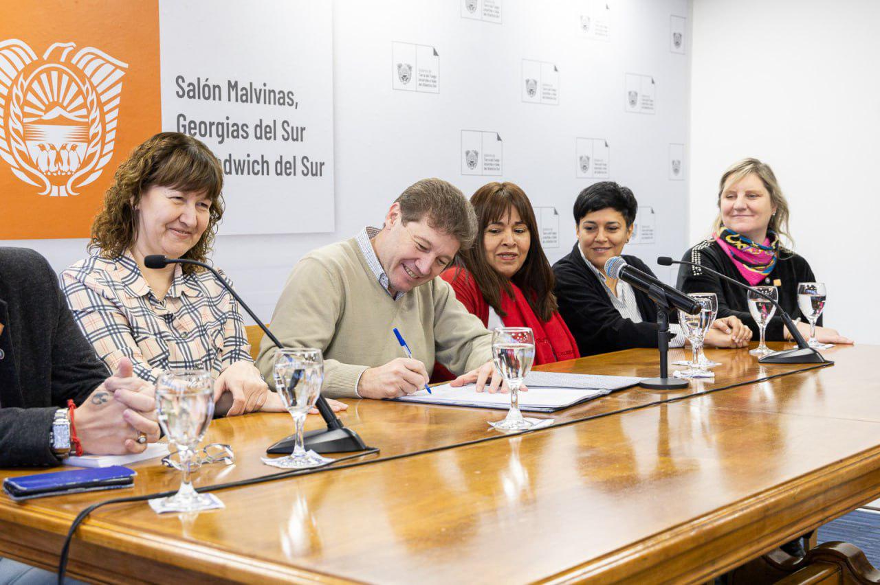 photo_5102661597553339065_y