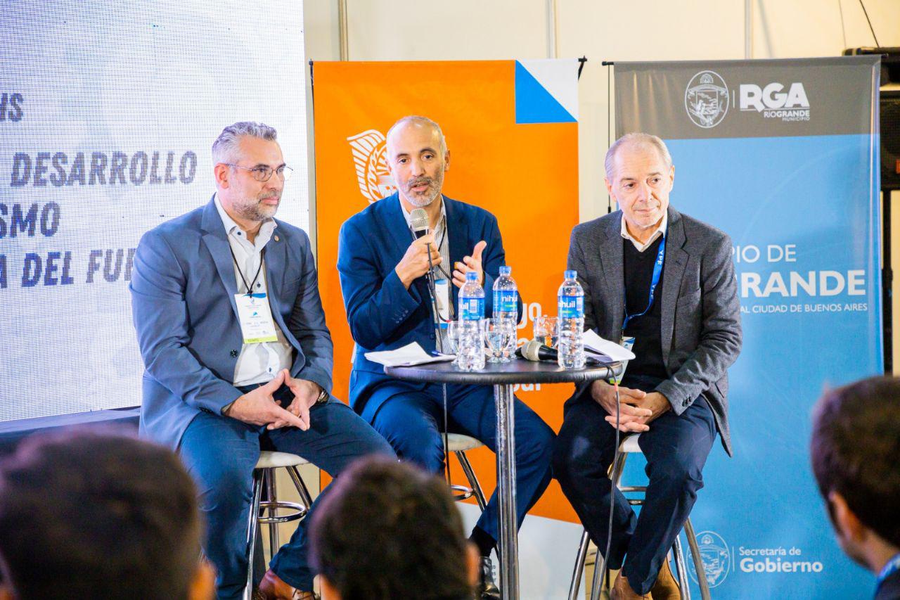 photo_5143657279436991533_y