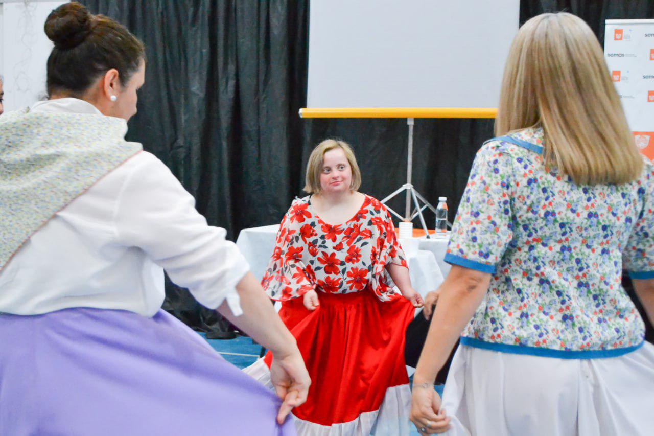 photo_4965743572074736715_y