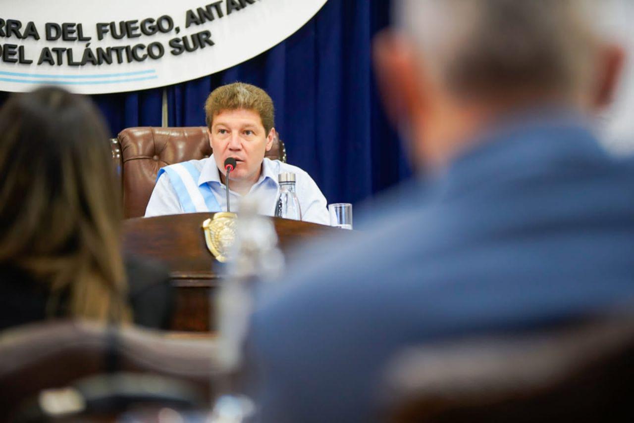 photo_5125493678058613974_y