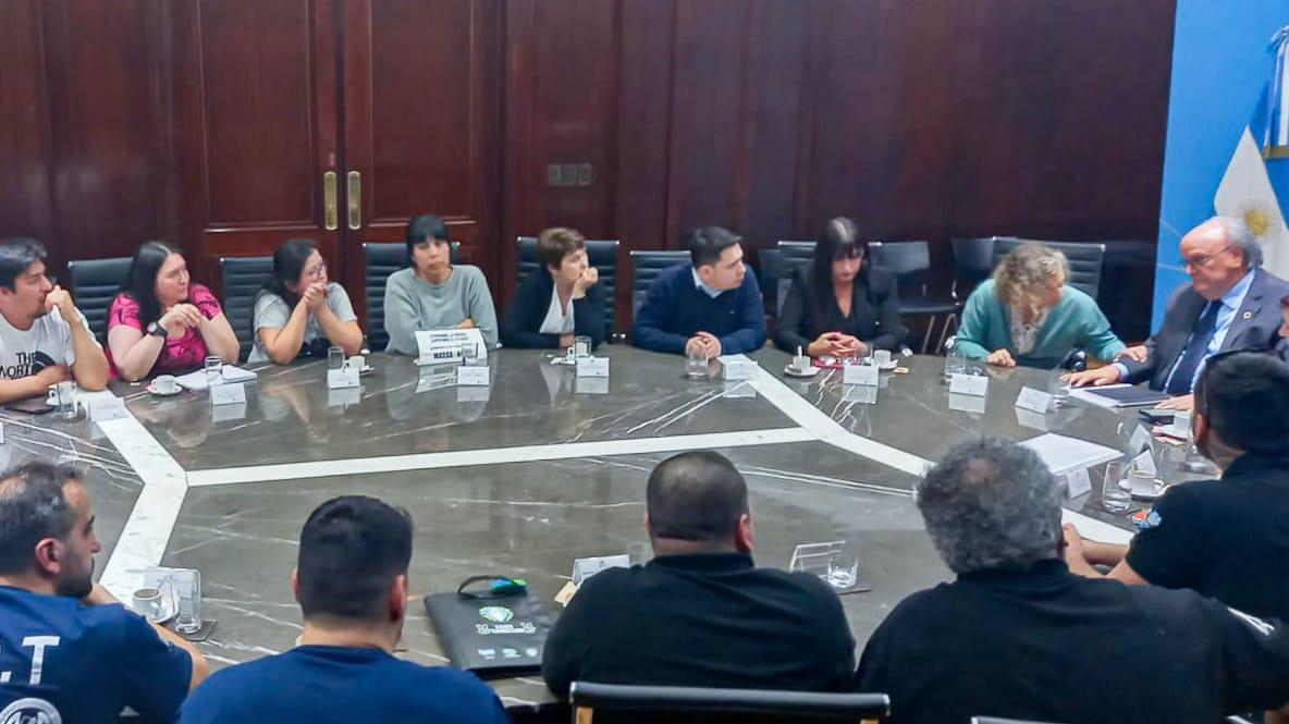 photo_5152647724024310861_y