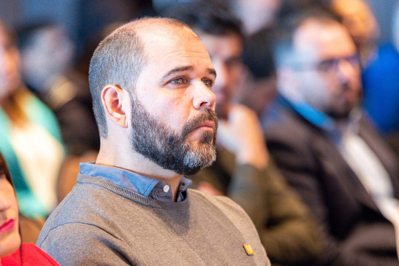 photo_5089546193360497822_y