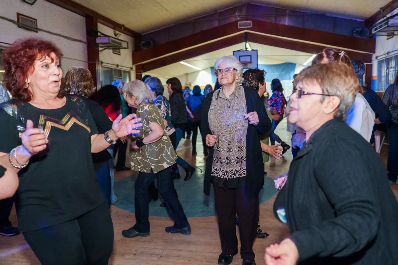 photo_4938567570236223229_y