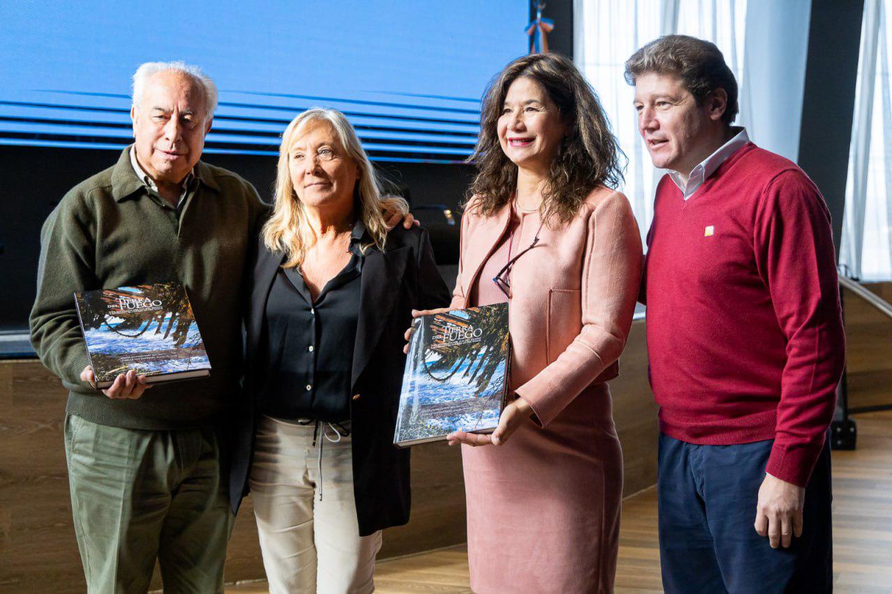 photo_4931869418414255149_y