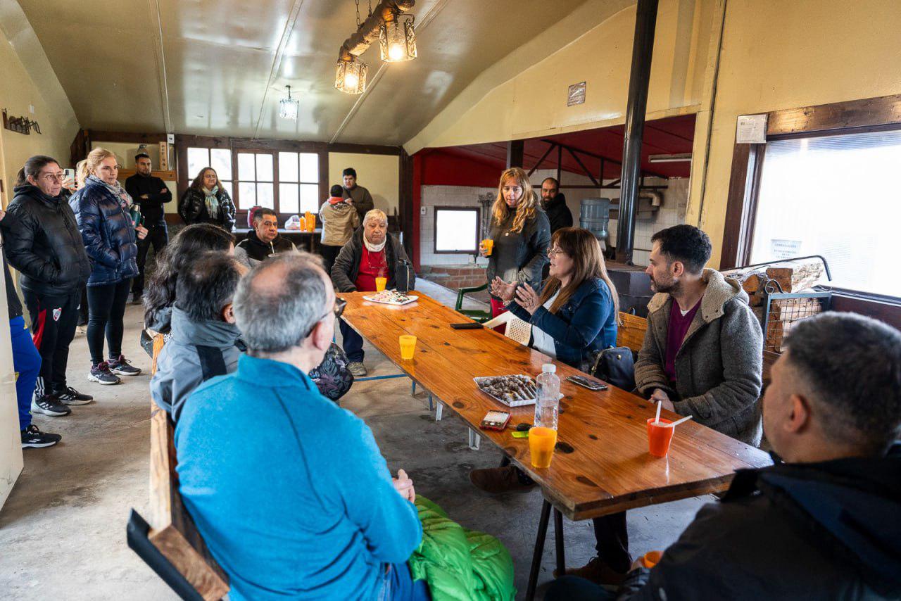 photo_5102811096774978537_y