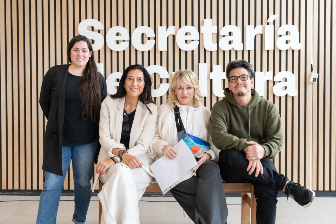 photo_4938427885014854942_y