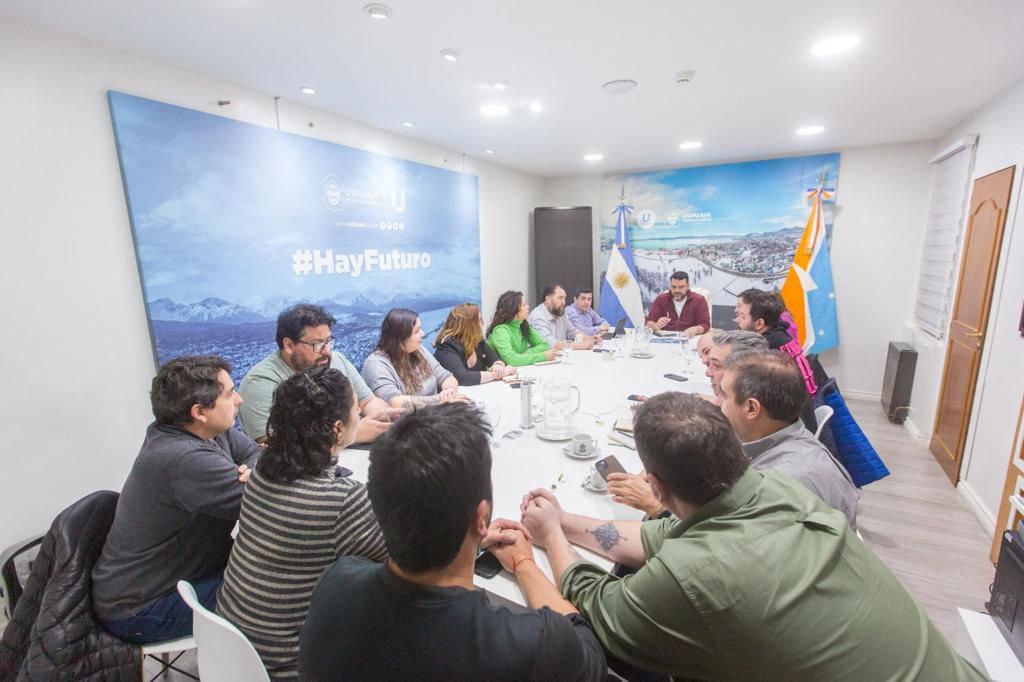 photo_5145848262513765588_y