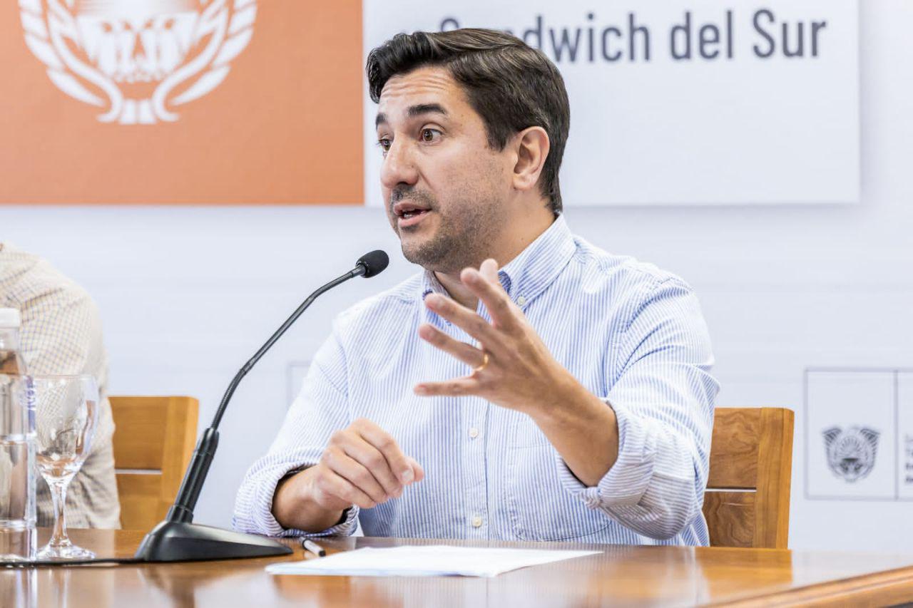 photo_5046817865835064139_y