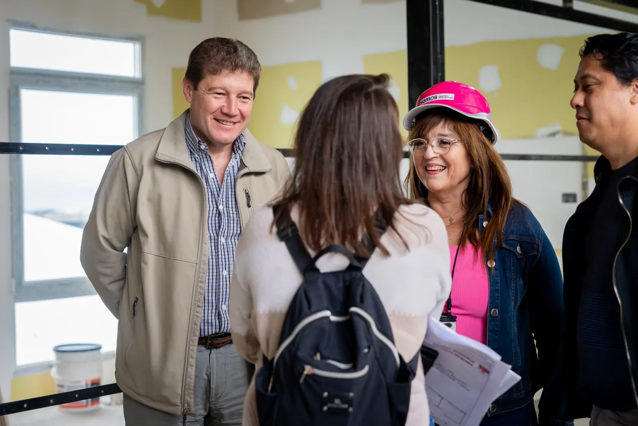 photo_4949618817441574538_y