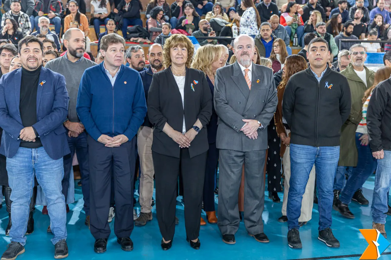 photo_5035096247249252099_y