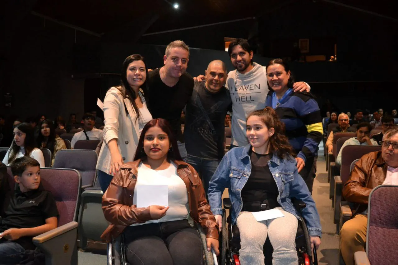 photo_4972302704395275581_y