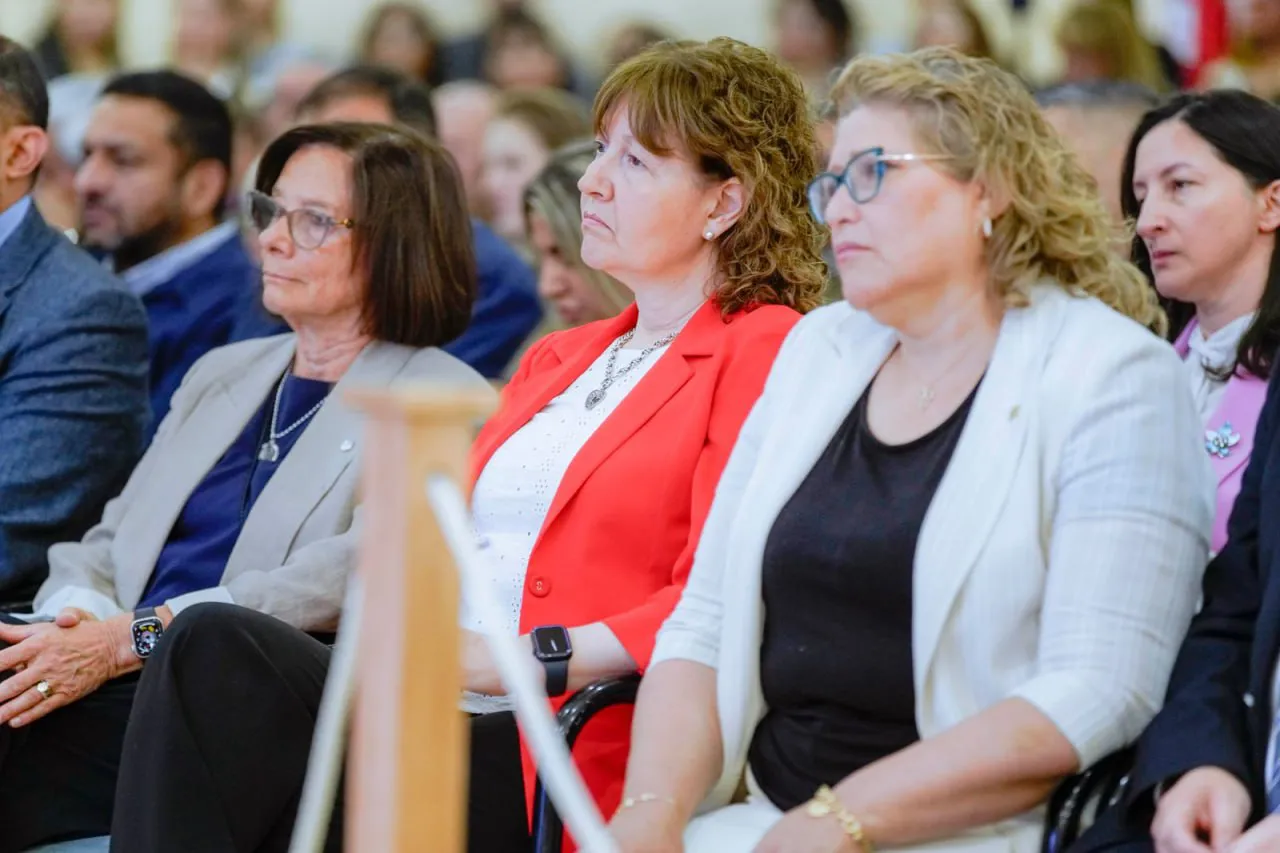 photo_5010573654731370096_y