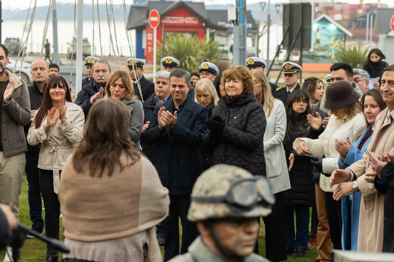 photo_5064333064590699877_y