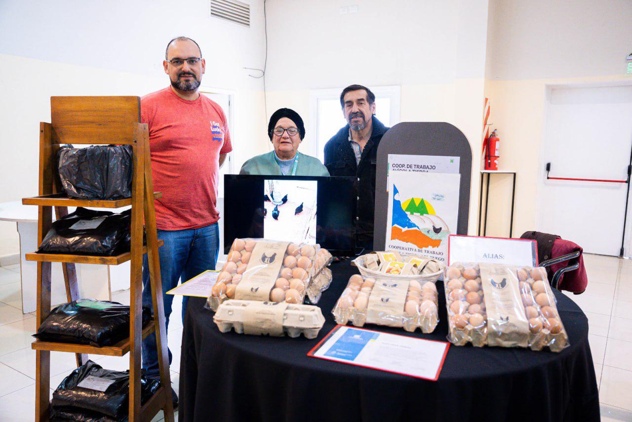 photo_5062397331420326937_y