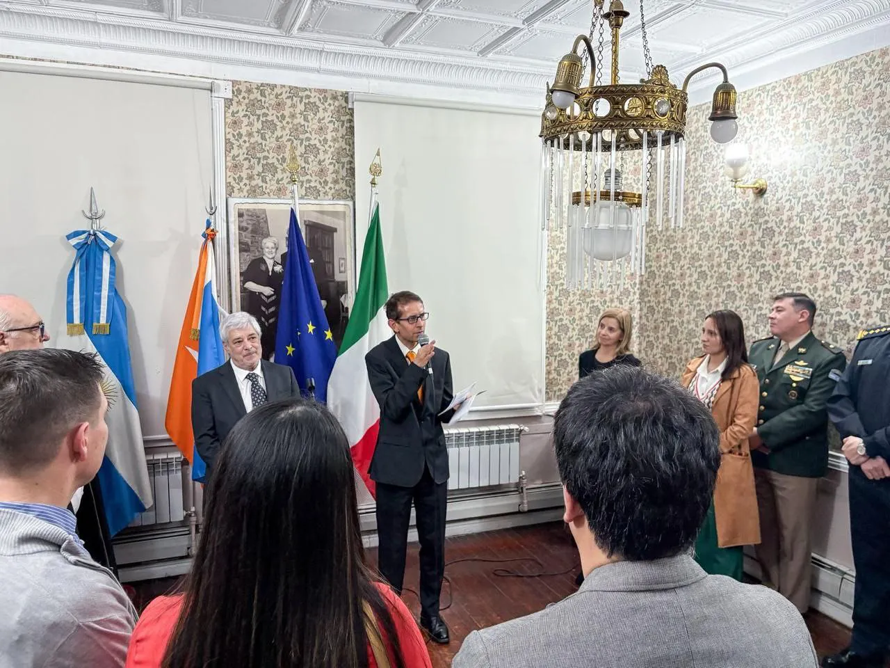 photo_4999445982877953540_y