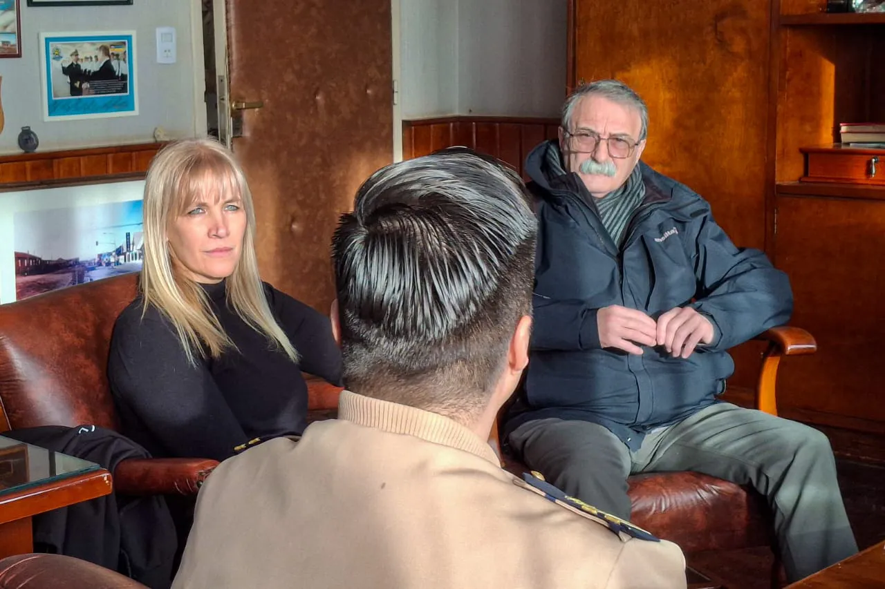 photo_5075965618439696231_y