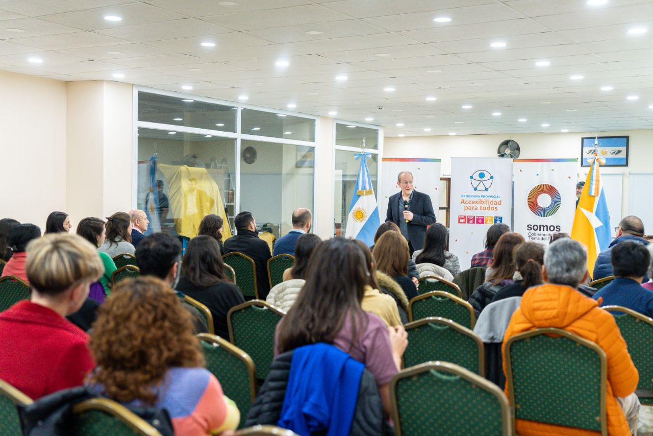 photo_5184101521879575870_y