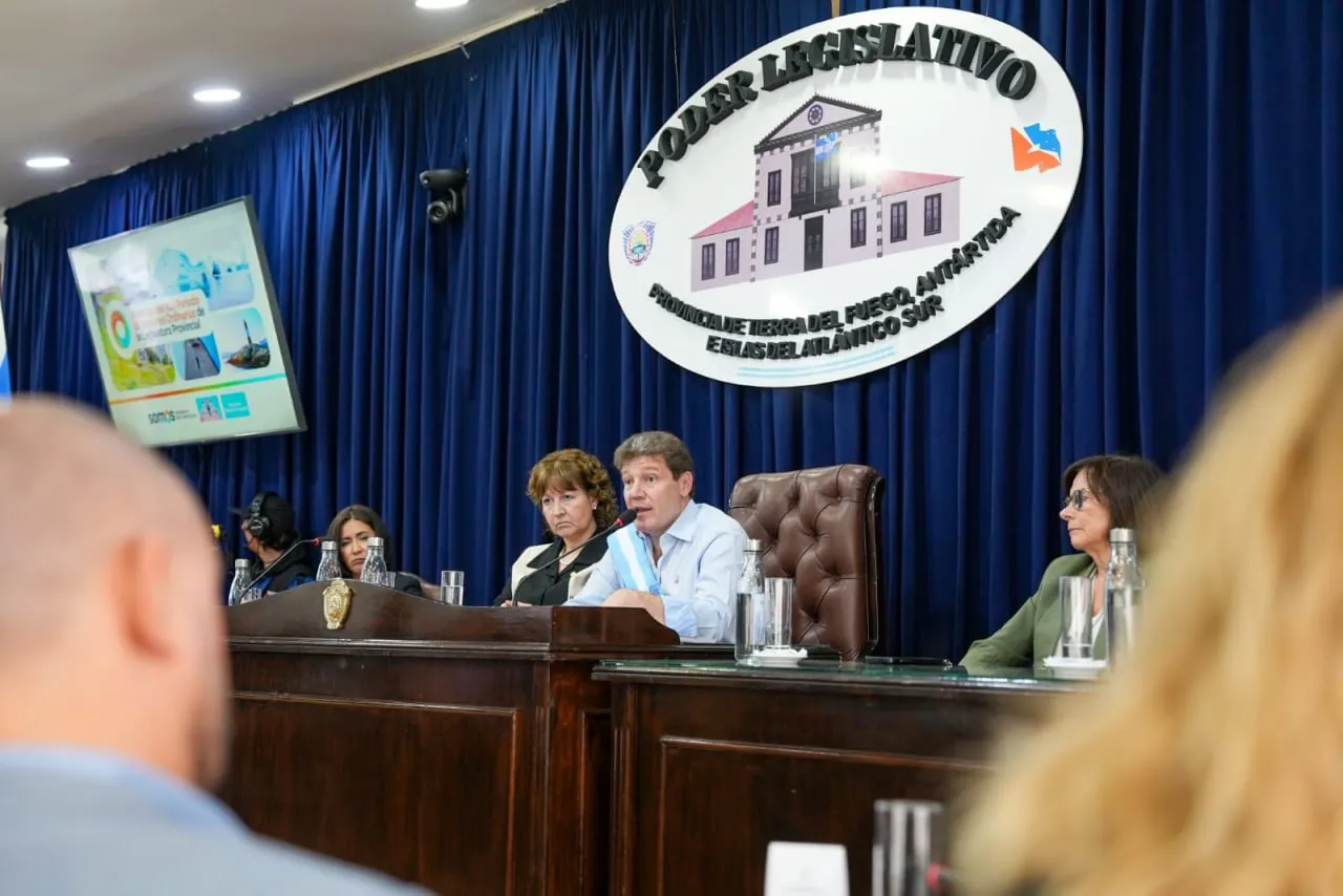 photo_5051018923671137836_y