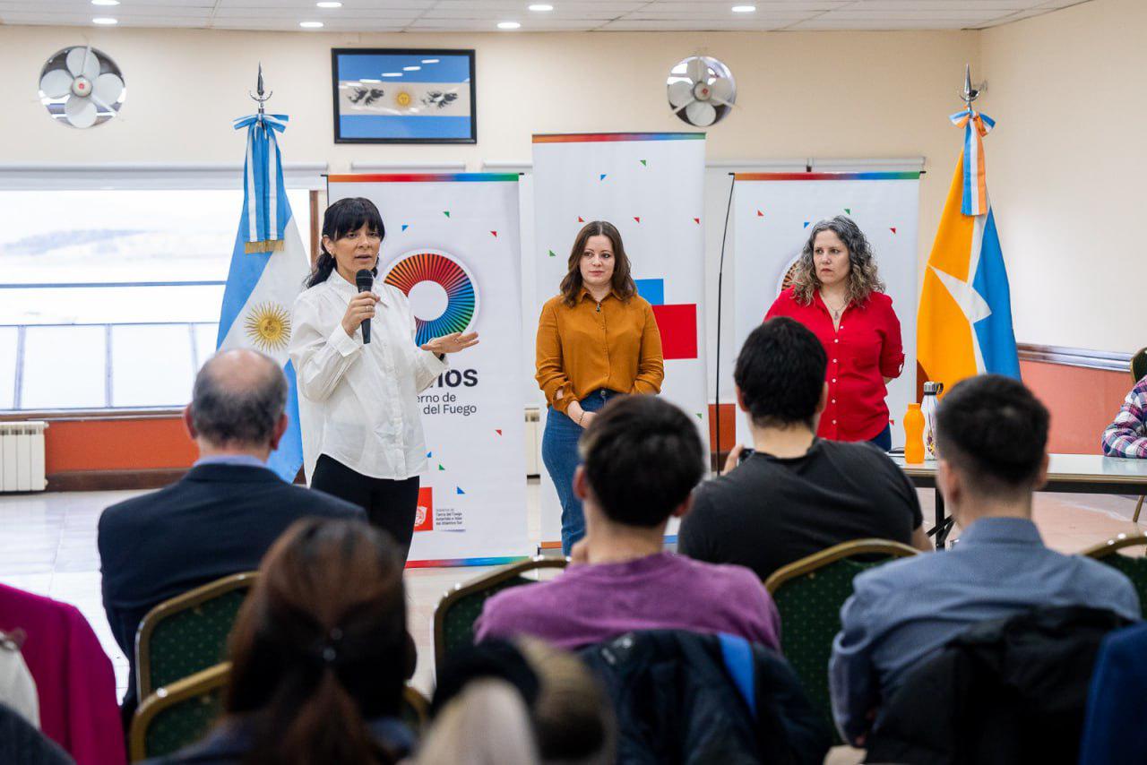 photo_4992381788173216686_y