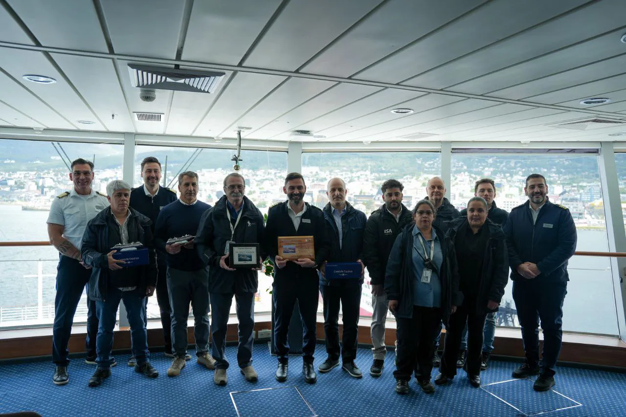 photo_5044340962494188349_y