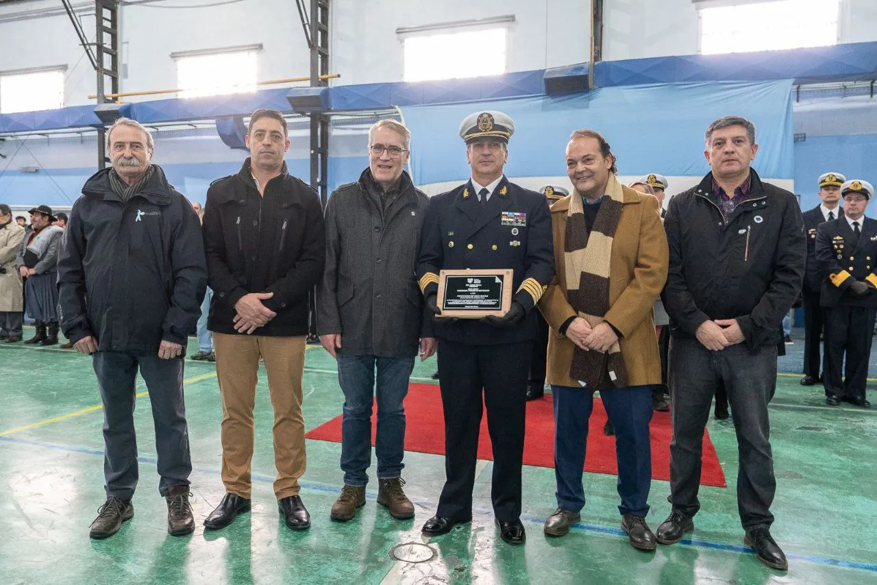 photo_5125529528150634422_y