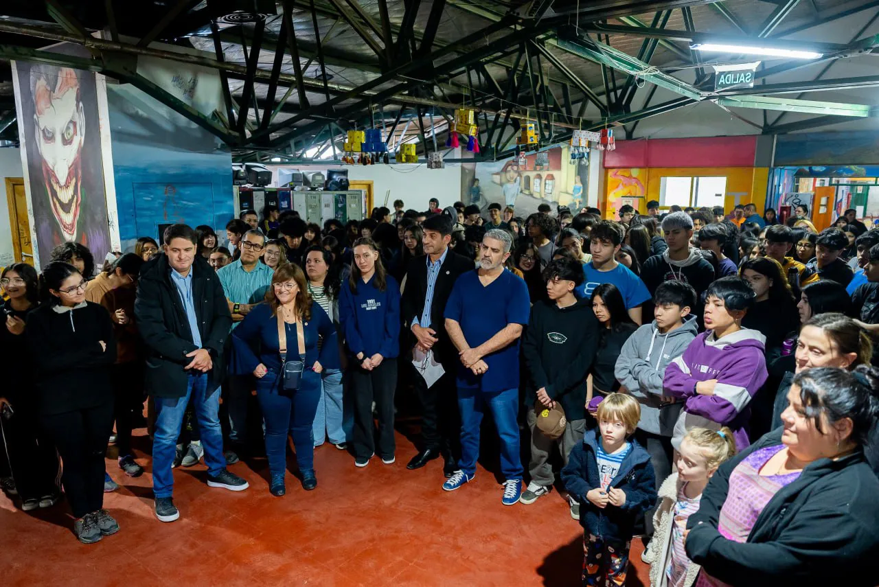 photo_4922788487455944832_y