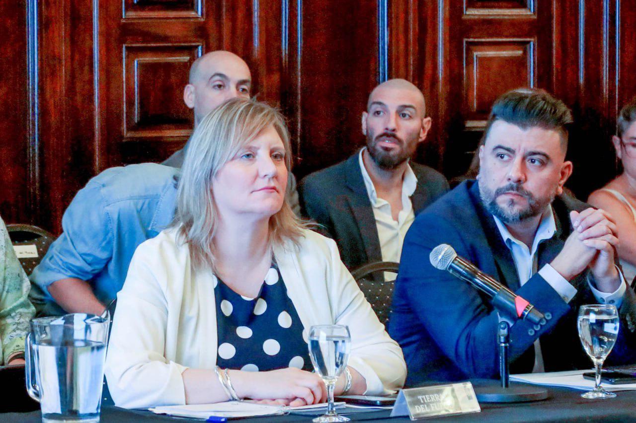 photo_5179609591678348673_y