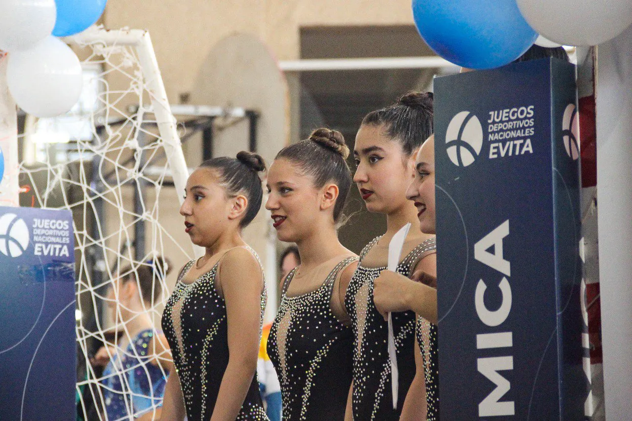 photo_5111924068193078098_y