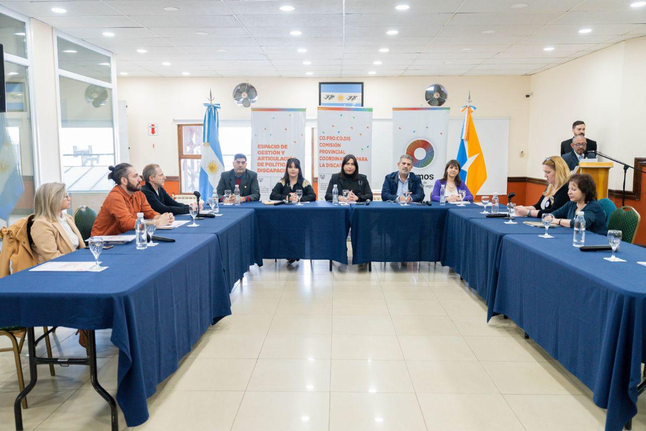 photo_5172854604554152814_y