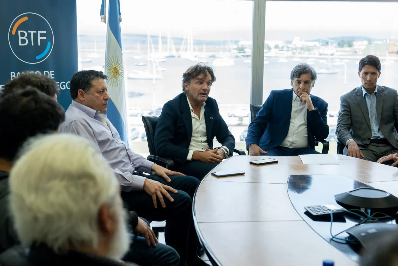 photo_5114135533968886858_y