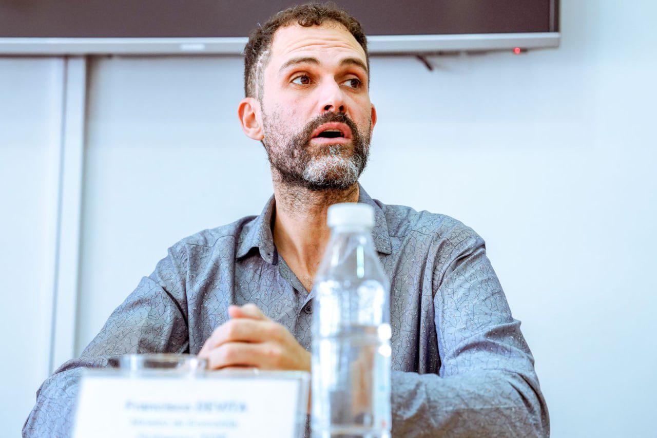 photo_5154732818977369107_y